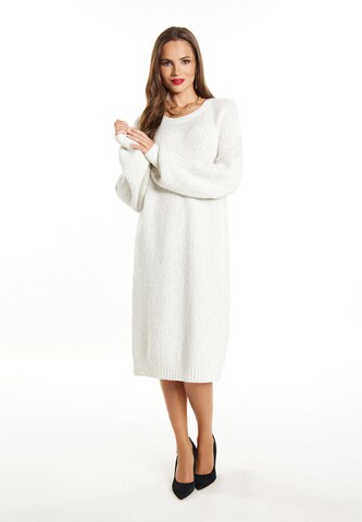 Robes en maille faina en blanc