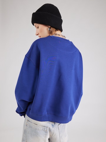 WEEKDAY Sweatshirt 'Essence Standard' in Blau