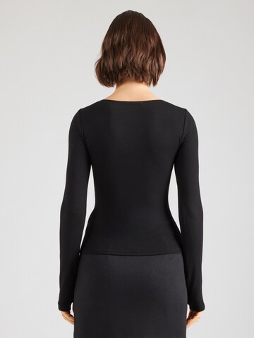 Tricou 'Gesa' de la ABOUT YOU pe negru