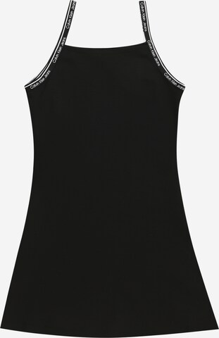 Rochie de la Calvin Klein Jeans pe negru: față