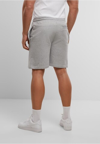 MT Upscale Regular Shorts in Grau