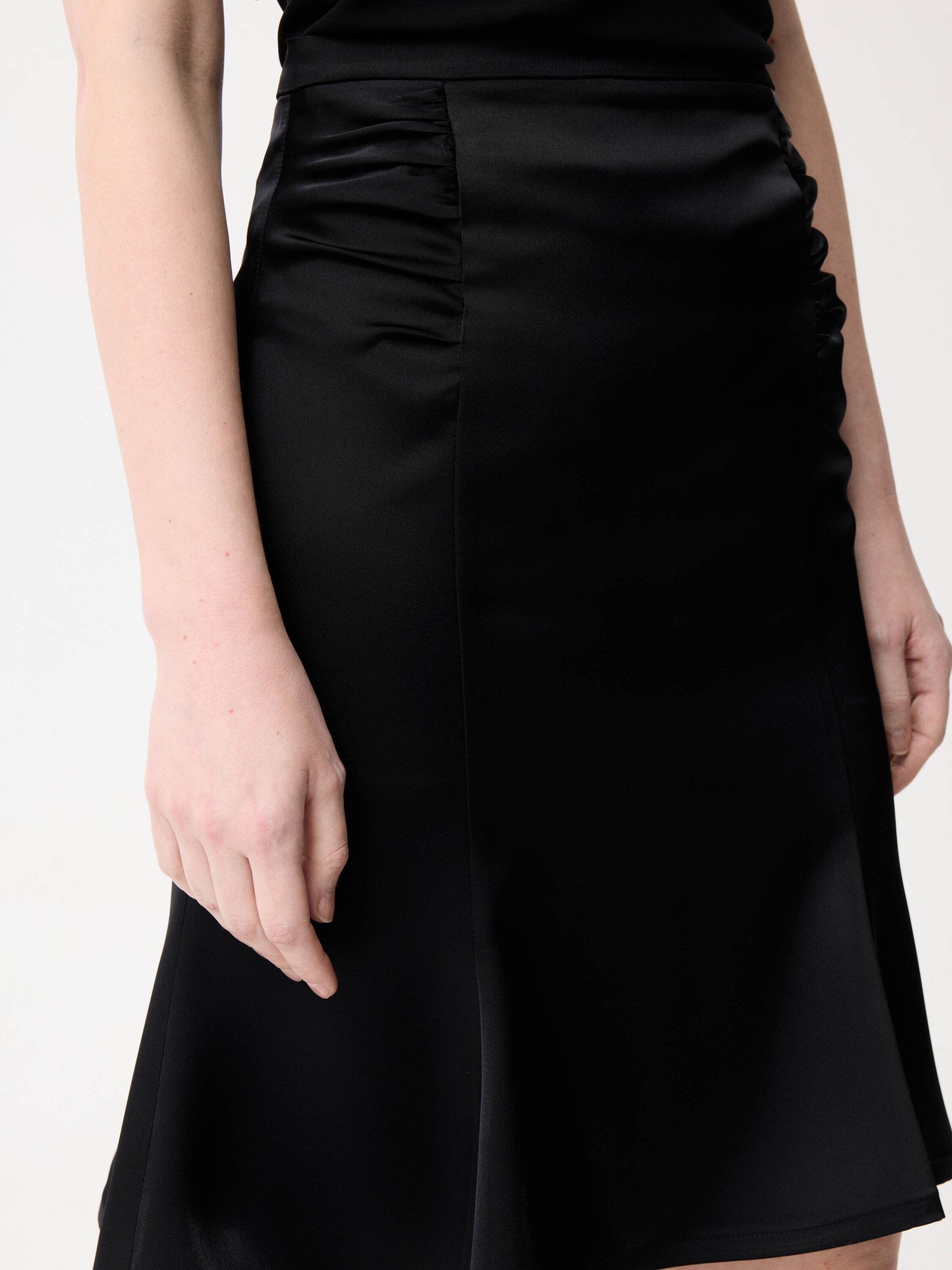adl Skirt in Black