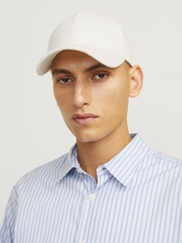 JACK & JONES Cap in White: front