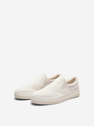 Chaussure basse SELECTED HOMME en blanc