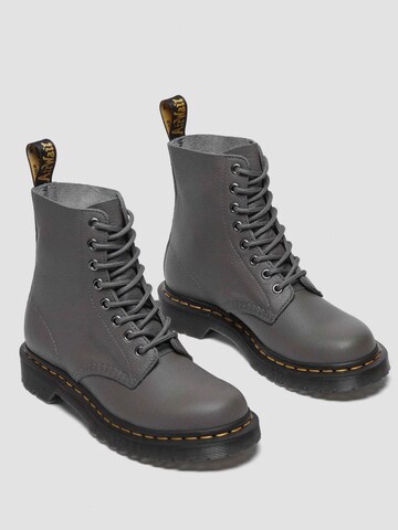 Dr. Martens Snørestøvletter 'Pascal' i grå