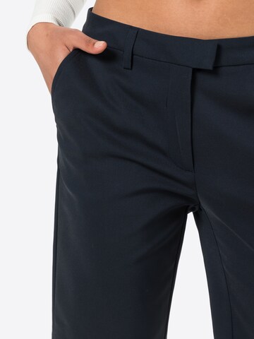Coupe slim Pantalon à plis 'ISABELLA' Freequent en bleu
