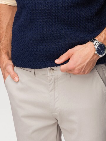 Ombre Regular Chino 'OM-PACP-0293' in Beige