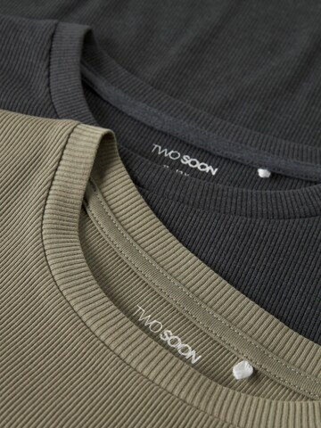 TWO SOON Shirts i grøn