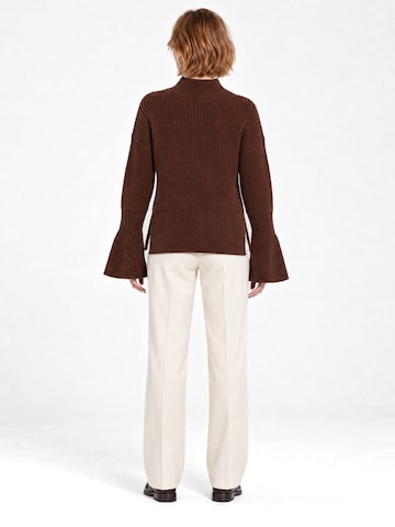 RYVAN Svetr 'Pullover' – hnědá