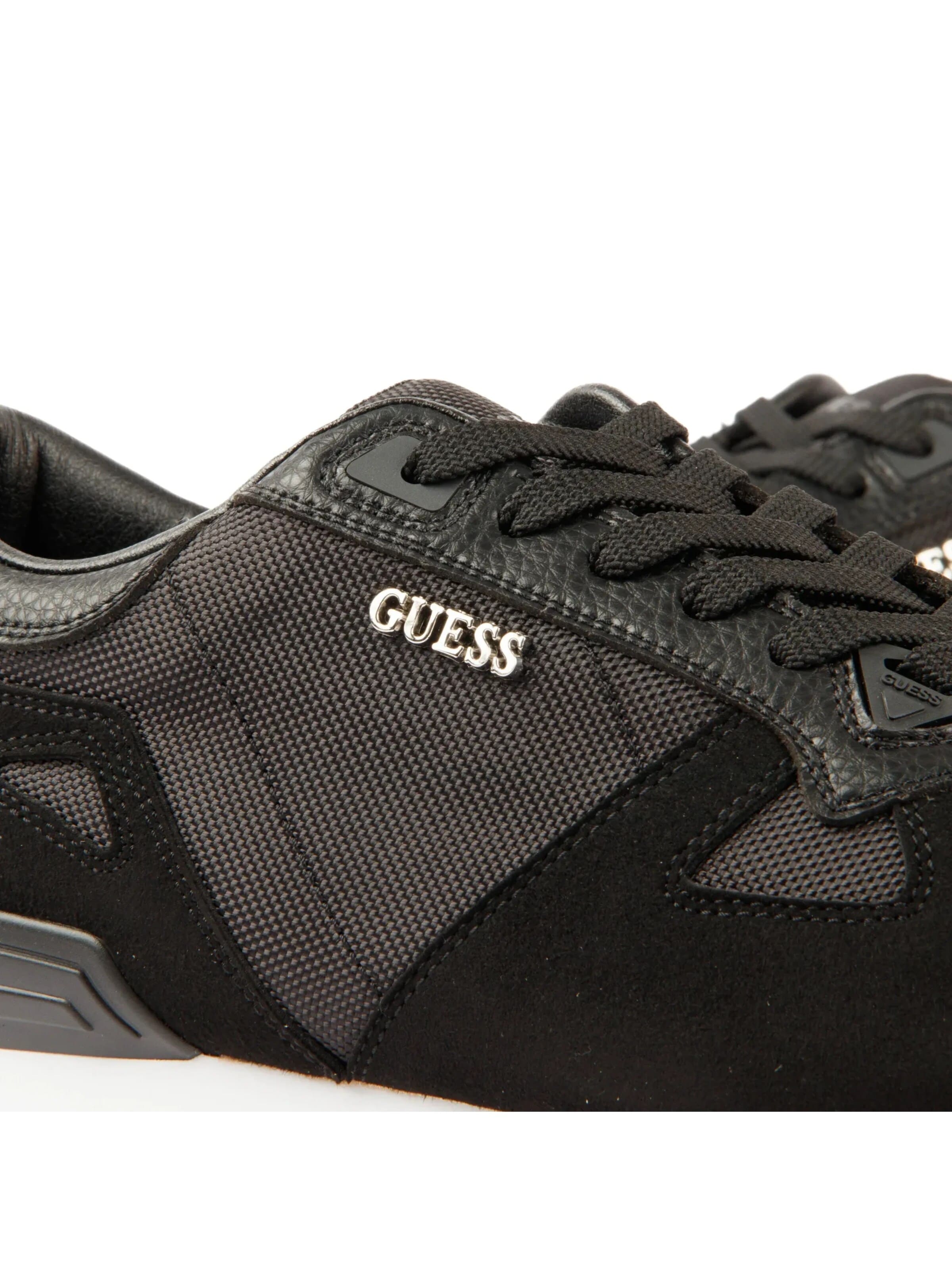 GUESS - Zapatos con cordón 'Tresa' en negro
