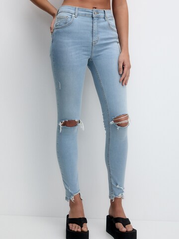 Pull&Bear Slimfit Jeans in Blauw: voorkant