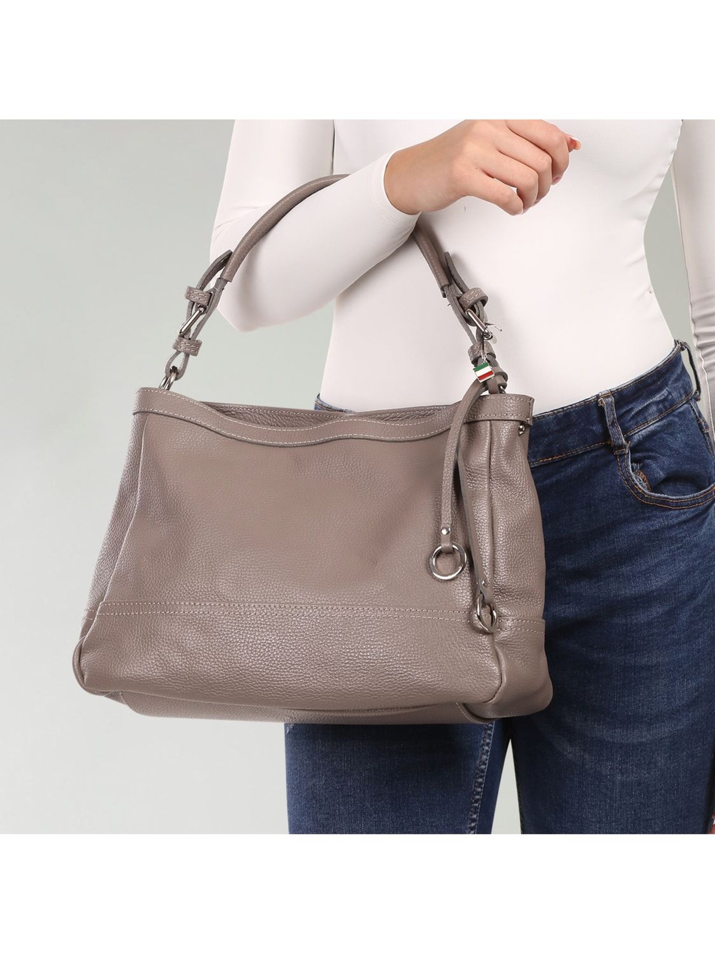 Florence Schoudertas in Grijs