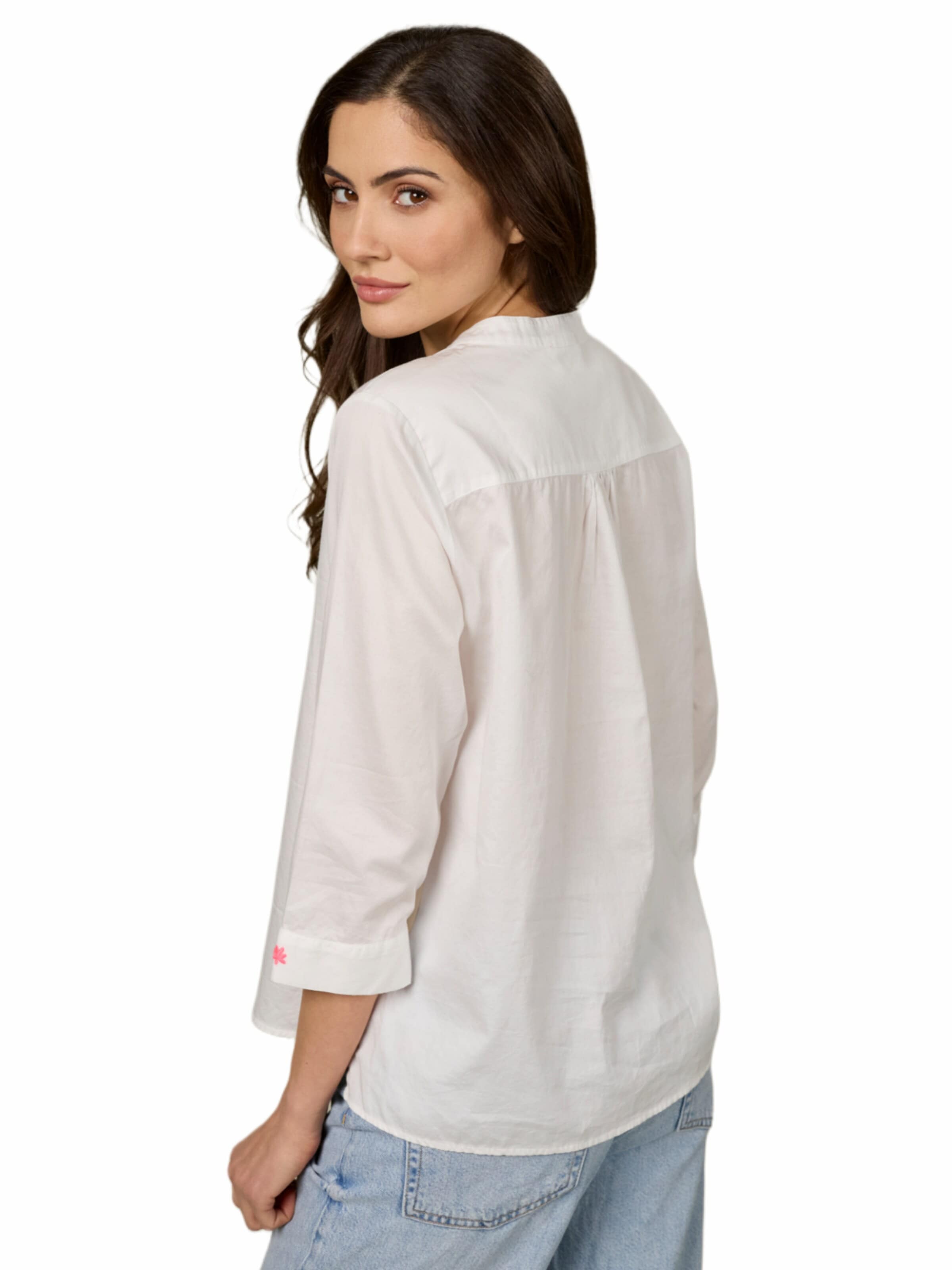Camicia da donna 'Bluse mit Stickerei aus Baumwolle - GoldieC' di LIKS. Munich in bianco