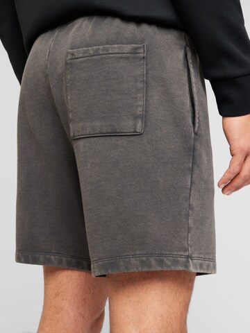 GAP Regular Trousers in Grey