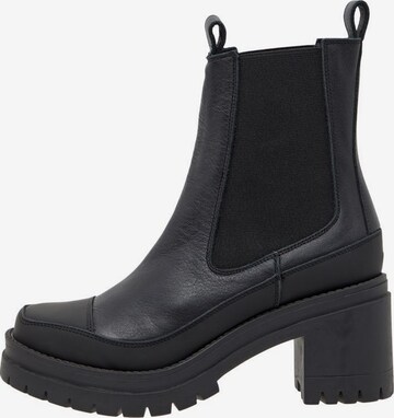 Bianco Chelsea Boots 'FANNY' in Black: front