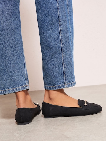 Friends Like These Slipper i sort