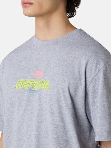 T-Shirt 'U Expedition Celebration' THE NORTH FACE en gris