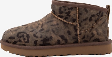 Botine 'Classic Ultra Mini' de la UGG pe maro: față