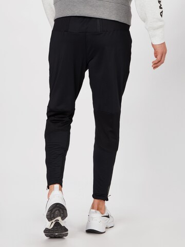 NIKESlimfit Sportske hlače 'Phenom Elite' - crna boja