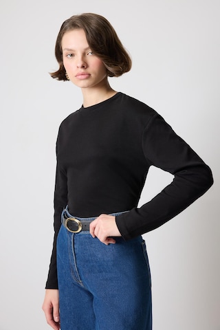 T-shirt Touche Prive en noir : devant