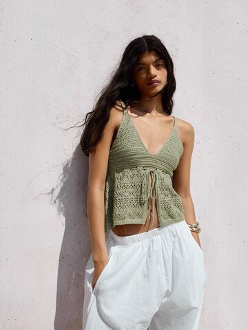 Tops en tricot Bershka en beige : devant
