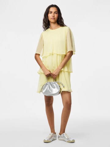 PIECES - Vestido en amarillo