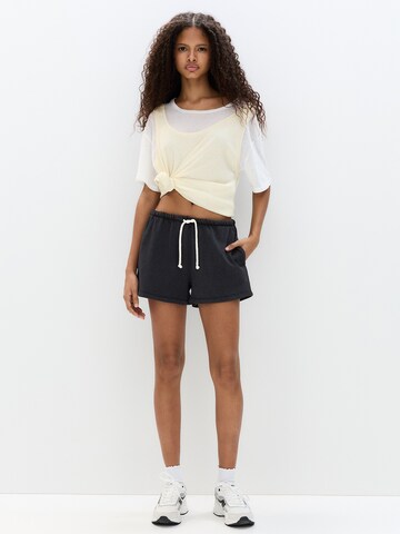 Pull&Bear Широка кройка Панталон в черно
