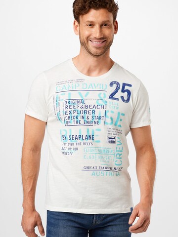 T-Shirt 'Fly and Cruise' CAMP DAVID en beige : devant