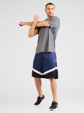 NIKE Regular Sportshorts in Blau