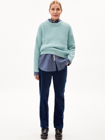 ARMEDANGELS Regular Stoffhose 'AAIKALA CORDUROY' in Blau
