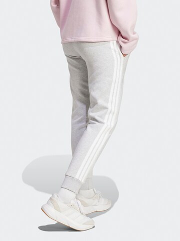 ADIDAS SPORTSWEAR Дънки Tapered Leg Спортен панталон в сиво