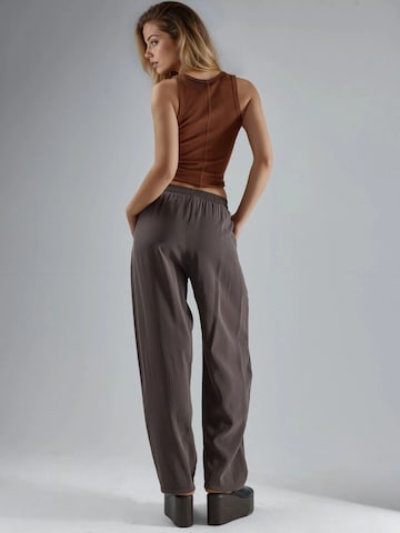 Busem Barrel Trousers in Brown