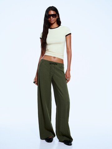 Wide Leg Pantalon Bershka en vert : devant