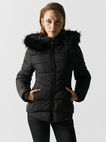 KOROSHI Between-Season Jacket in Black: front