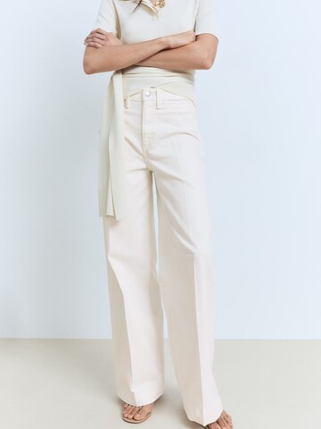 MANGO Wide Leg Jeans med lægfolder 'BEA' i hvid: forside