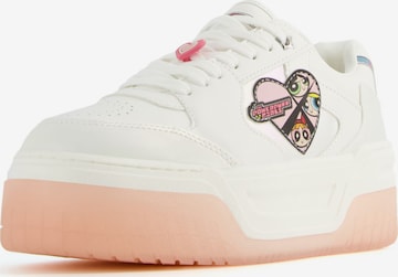 Bershka Sneakers in White: front