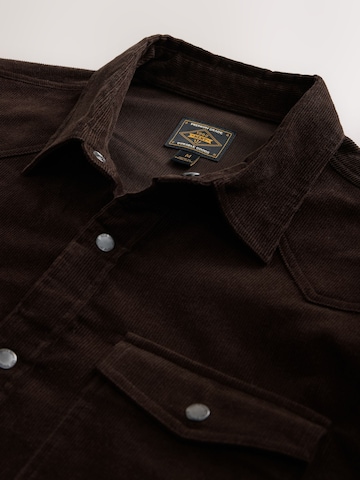 Coupe regular Chemise Next en marron