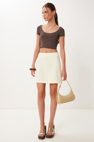 Fustă de la Happiness İstanbul pe galben