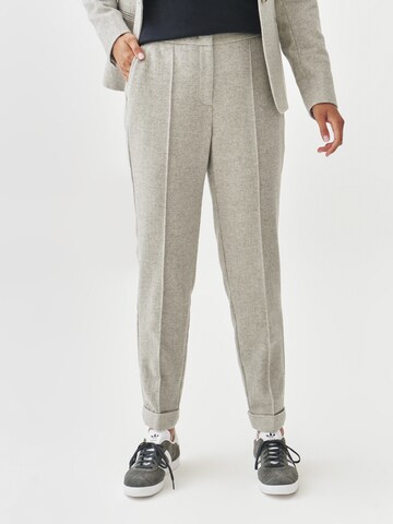 TATUUM Loose fit Trousers with creases 'SUMKO' in Grey: front