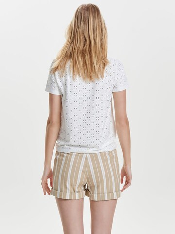 Tricou de la JDY pe alb