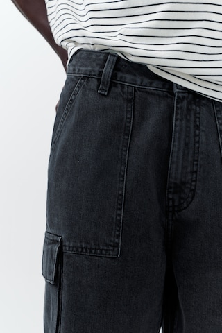 Pull&Bear Baggy Карго дънки в черно