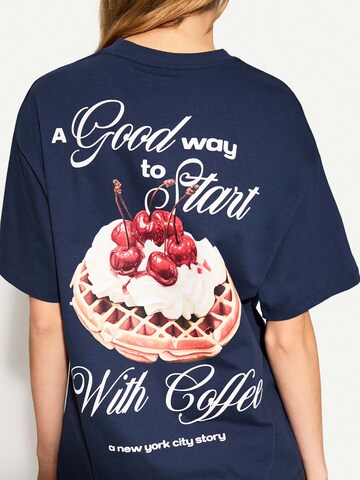 Bershka T-Shirt 'CHERRY PIE' in Blau