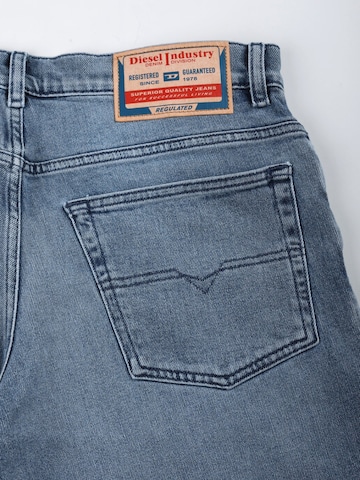 Tapered Jeans '2023 D-FINITIVE' di DIESEL in blu