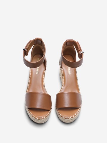 Dream Pairs Sandals in Brown