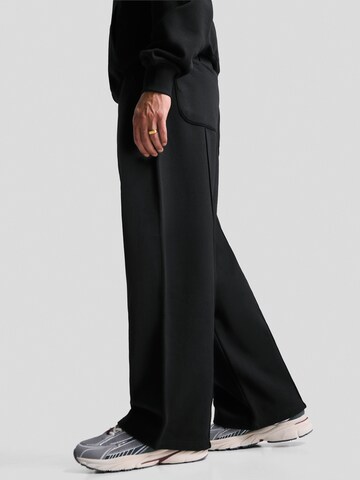 Baggy Pantaloni di Bershka in nero