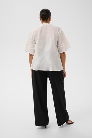 Chemisier 'Valeria' KAFFE CURVE en blanc