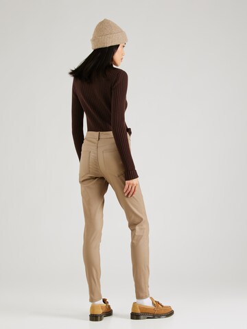 VILA - Slimfit Pantalón 'Sarah' en marrón