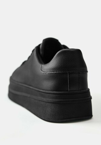 Pull&Bear Nízke tenisky - Čierna