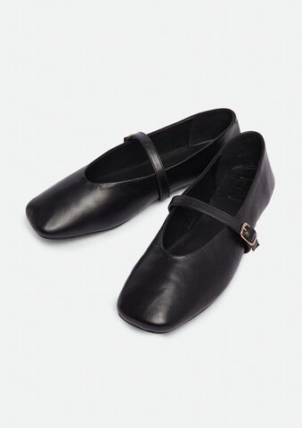 COMMA Riemchenballerina in Schwarz