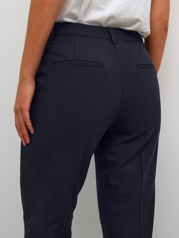 Kaffe - regular Pantalón de pinzas 'Sakura' en negro